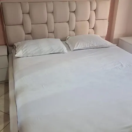 New Marina アパート *